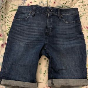 Chico’s So Slimming Girlfriend Shorts sz 0